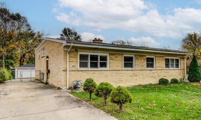 Villa Park Haus | Charming 2-bedroom townhome with WiFi and AC in Villa Park