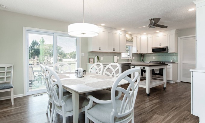 Manteno Haus | Charming 2-bedroom townhome in delightful Manteo.