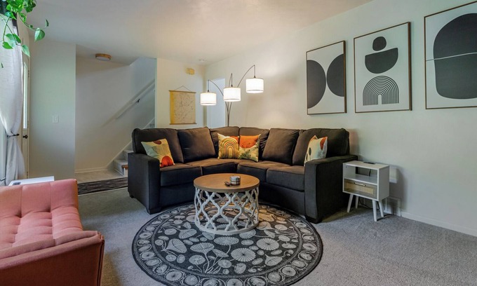 East Lansing Haus | Charming 2-bedroom townhome - 1 Mile from MSU!