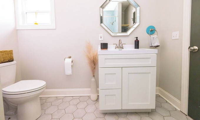 Kansas City Haus | Charming 2-bedroom house near Downtown Kansas City with fenced yard