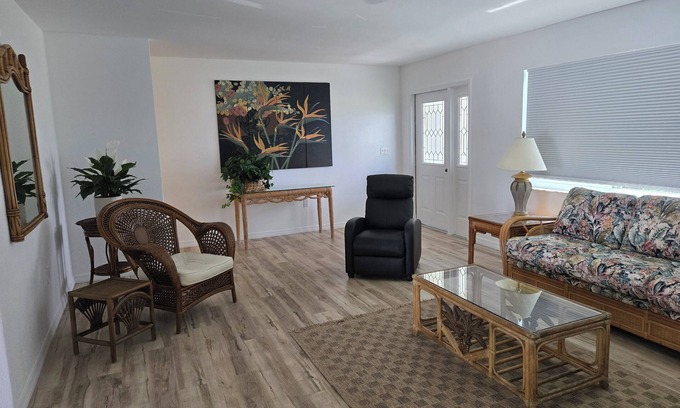 Oakland Hills Haus | Charming 2-bedroom house in wonderful Rotonda West with AC and private pool