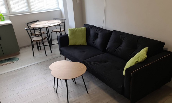 Kazanlak Wohnung | Charming 2-bedroom ZAPAD1 apartment with AC, WiFi in delightful Kazanlak