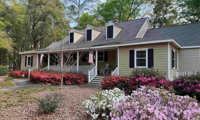 Murrells Inlet Hütte | Charming 2 BR cottage, set in Live Oak Grove in Gated WPC, Murrells Inlet, Pets