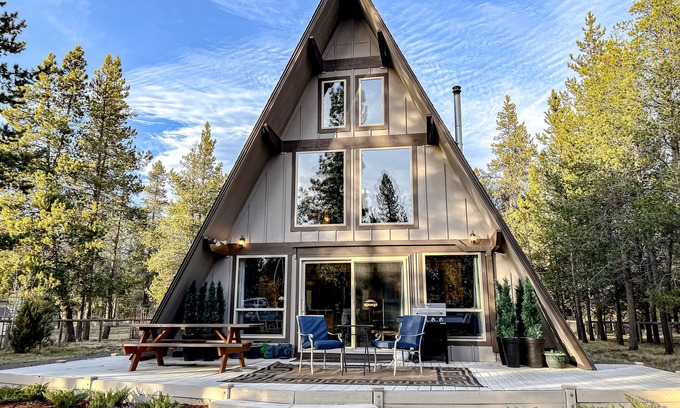 Oregon Water Wonderland Kabine | Charming 2-story chalet with deck, wood stove, Deschutes River access
