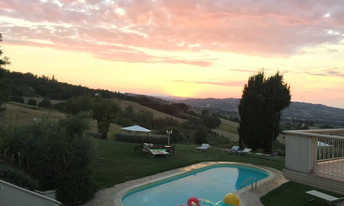 Montelabbate Villa | Panorama-Villa mit Pool in Strandnähe an der Adria in Italien