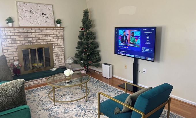 Fort Washington Haus | Charming 3-bedroom house with AC, WiFi just by MGM casino,close to Washington DC