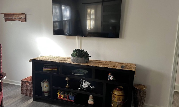 Greater Valley Brook Hütte | Charming 3-bedroom cottage in serene Scottdale with AC, WiFi