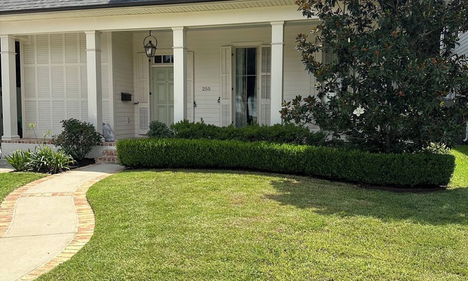 Bonnabel Place Haus | Charming 3-bedroom house with WiFi, AC in peaceful Metairie.