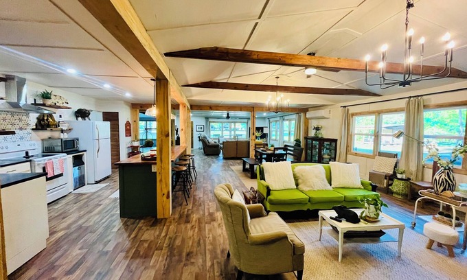 Jones Haus | Charming 3-bedroom house in the country with all the amenities of home.