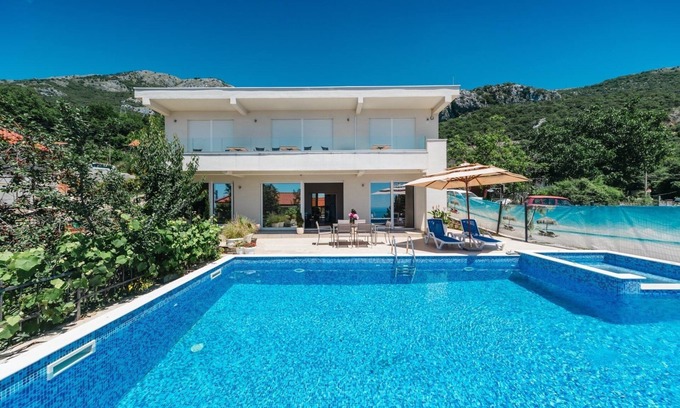Lapcici Haus | Charming 3-bedroom house and a swimming pool whit jacuzzi