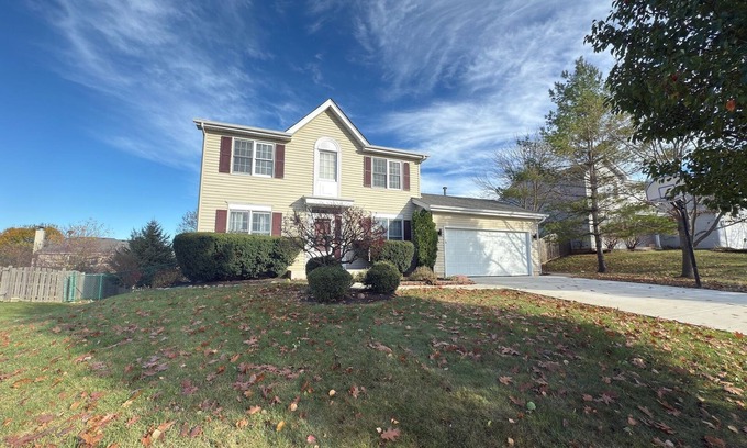 Plato Center Haus | Charming 3-bedroom house in marvelous Elgin with AC, WiFi