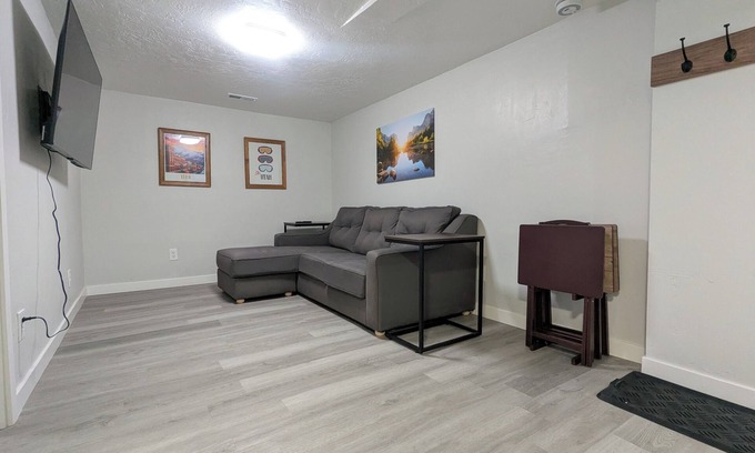 Ogden Wohnung | Charming 3-bedroom private basement apartment with WiFi, AC in enchanting Ogden.