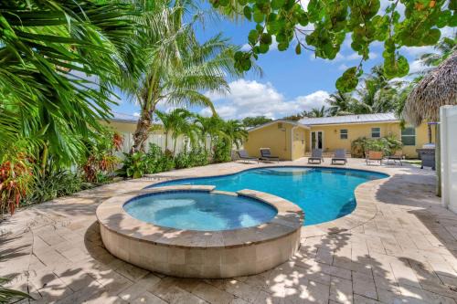Lake Ridge Haus | Charming 3BR Home Pool and Hot Tub FTL Gateaway