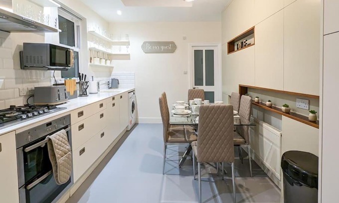 Seven Sisters Wohnung | Charming 3BR in Trendy Tottenham Neighborhood