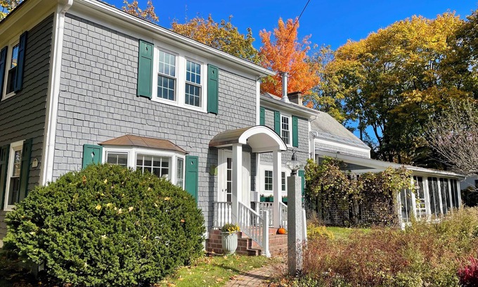 Keene Haus | Charming 4-bedroom Colonial in lovely Keene with WiFi, AC