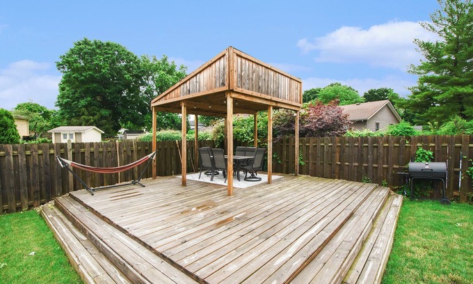 Grandville Haus | Charming 4-bedroom house with AC, WiFi, and a swimming pool in Grandville