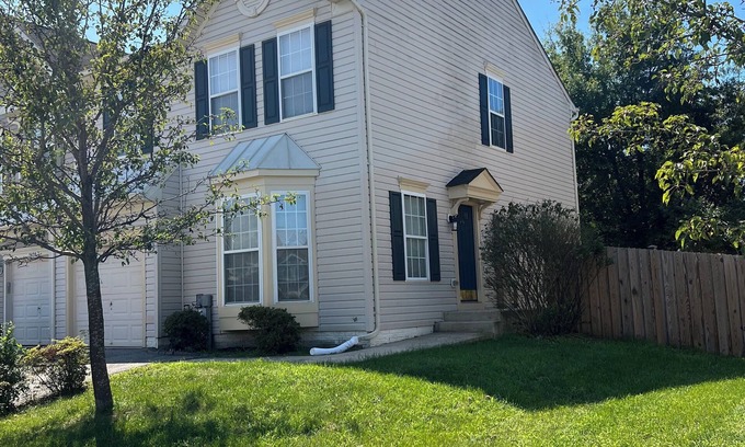 Odenton Haus | Charming 4-bedroom townhome with WiFi and AC in lovely Odenton.