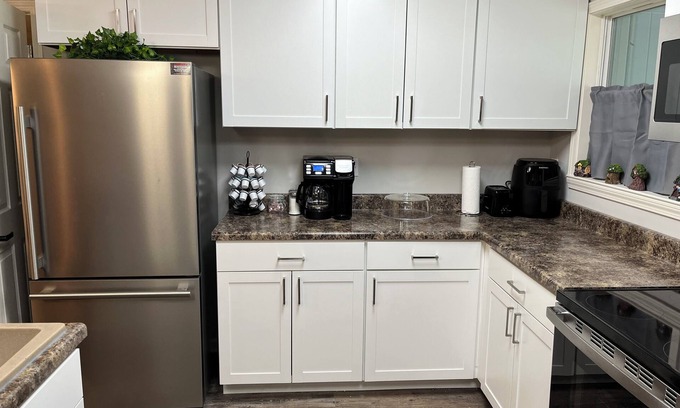 Southaven Haus | Charming 4BR 2BA Close to Memphis NOT IN Memphis! FULL Kitchen.