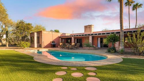Camelback Sierra Haus | Charming 5BDR Hacienda w Pool Fire Pit Billiards La Casona by AvantStay