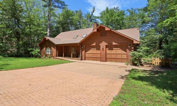 Lake Delton Kabine | Charming 7-bedroom lodge with AC, WiFi in awesome Lake Delton Wisconsin Dells