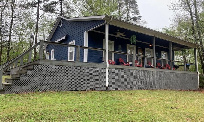 Counce Haus | Charming and Comfy Cabin in the Heart of Pickwick!