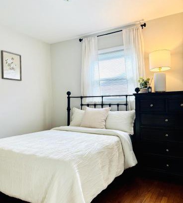 Forest Park Wohnung | Charming and Convenient 3br 1ba apt - fully furnished and equipped - fast Internet