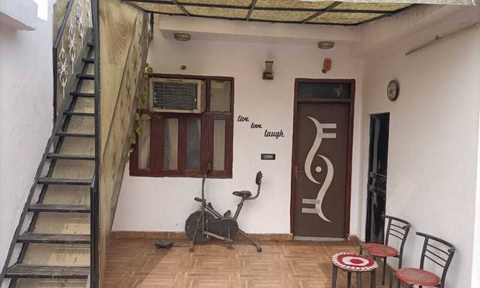 New Delhi Wohnung | Charming apartment in fabulous New Delhi with AC with rooftop area and a open