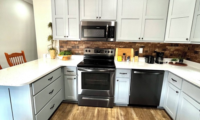 Savannah Wohnung | Charming apartment in Savannah! Conveniently located near downtown!