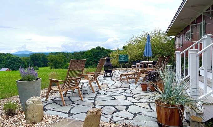Cambridge Wohnung | Charming Apt, Mt View, Pickle Ball, "Where the Wild Things Are" Private Retreat