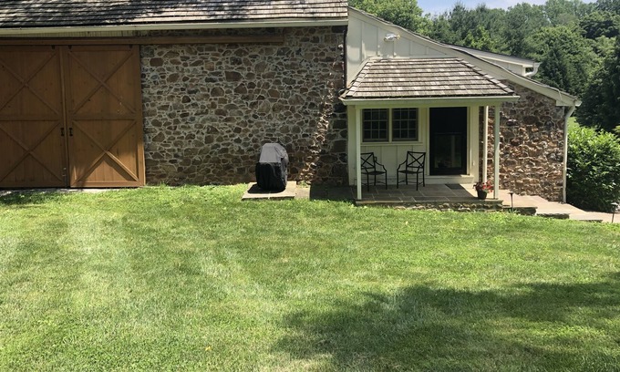 Gradyville Haus | Charming barn apartment in Radnor Hunt