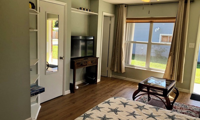 Cocoa Beach Haus | Charming Beach Studio in lovely Cocoa Beach Near Downtown