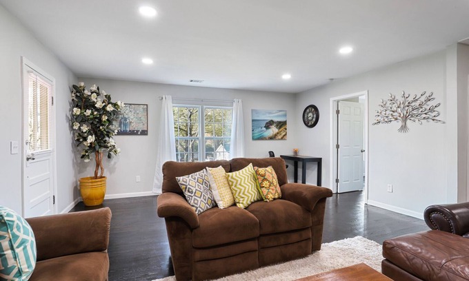 Marietta Haus | Charming bedroom 2.5 bath entire home in Marietta, Georgia