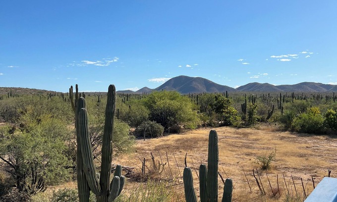 La Paz Haus | Charming 'CasaAzul 3-bedroom house with Starlink WiFi, AC in welcoming San Pedro