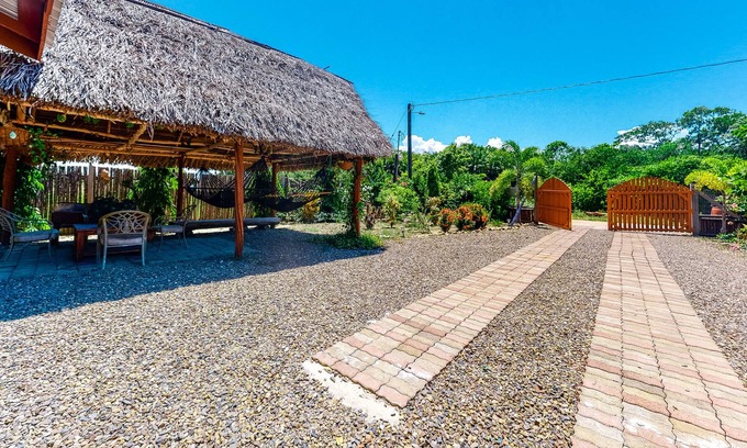 Hopkins Kabine | Charmante Cabana mit Balkon, Hängematten und gemeinsamem Grillplatz - zu Fuß zu den Strandclubs