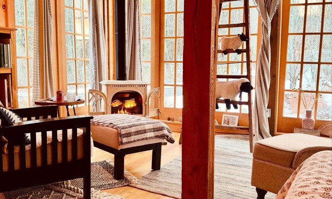 Greenfield Kabine | Charming cabin in delightful Greenfield New Hampshire with WiFi access