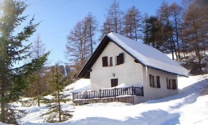 Roubion Skihütte | Charmantes Chalet 800 Meter von den Pisten entfernt in einem kleinen Skigebiet