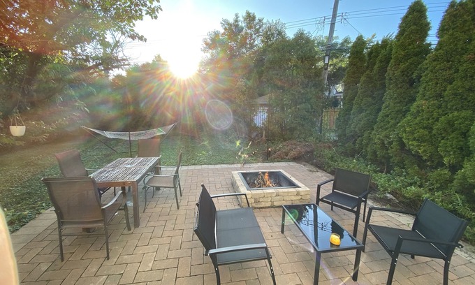 Logan Square Wohnung | Chicago - Reizender Rückzugsort mit modernem Komfort und Spa Badezimmer