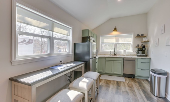 Shelby Hütte | Charming Cottage at Waxahatchee Creek & Marina!