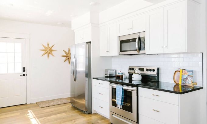 Afton Haus | Charming cottage home in downtown Afton, walking distance to restaurants.