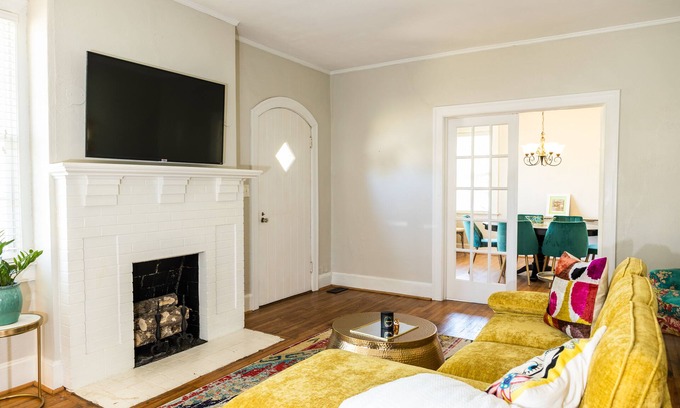 Opelika Hütte | Charming cottage near downtown Opelika!