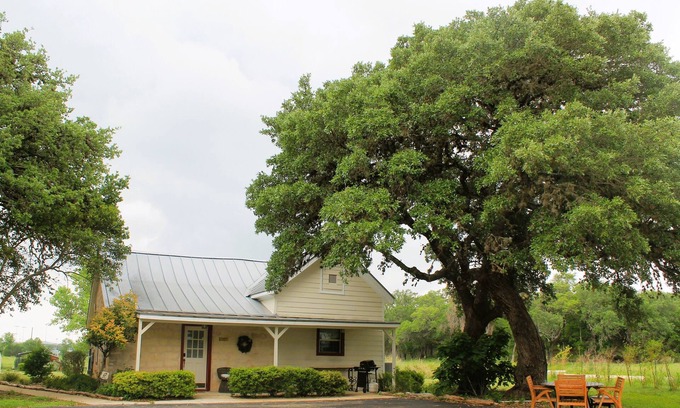 Boerne Haus | We're Back! Charming cottage on 3 acres-2 min to Main Street. WiFi, pool, grill