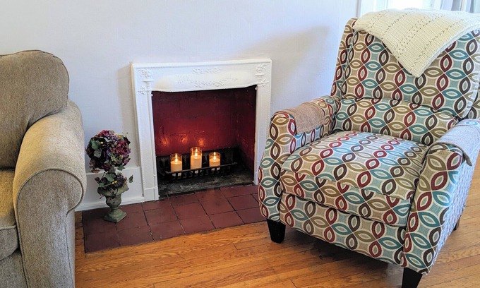 Davenport Wohnung | Charming Cozy 2-bedroom apartment near Vander Veer Park with AC, parking, WiFi