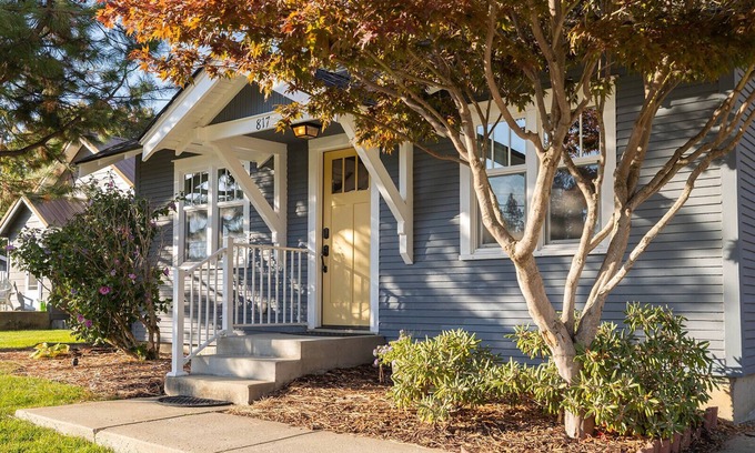 Coeur d'Alene Haus | Charming Cozy Cottage with Hot Tub