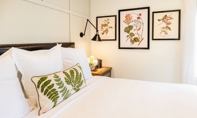 West Dundee Wohnung | Charming Downtown Farmhouse Apartment #2