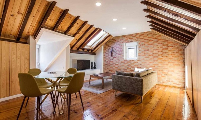Merces Wohnung | Herrliche Wohnung mit Terrasse und A / C. Super gut in Principe Real.