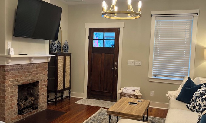 Opelika Hütte | Charming Game Day House