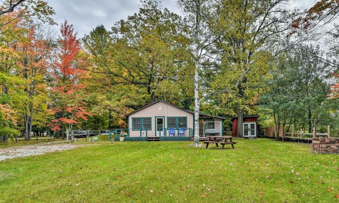 Gladwin Haus | Charming Gladwin Family Cottage - Indian Lake