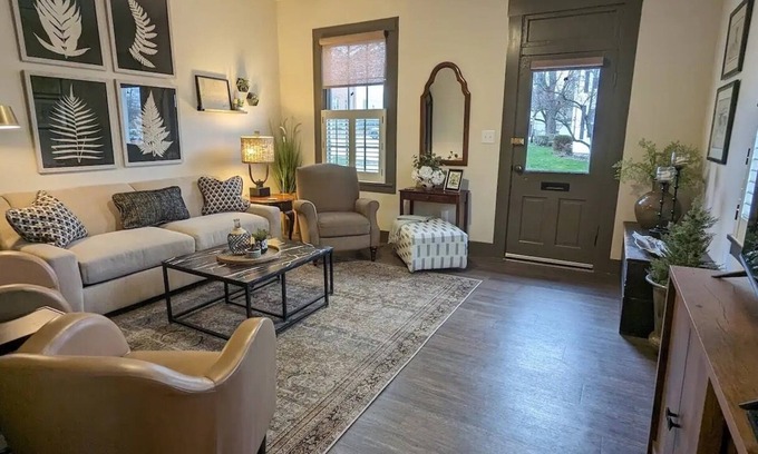 Lebanon Haus | Charming historic duplex within walking distance of quaint downtown attractions