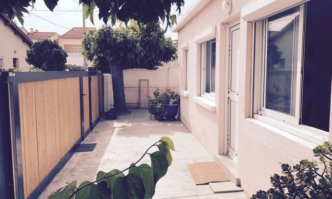 La Jetee Haus | Charming house 100 m from the beach, place with free parking