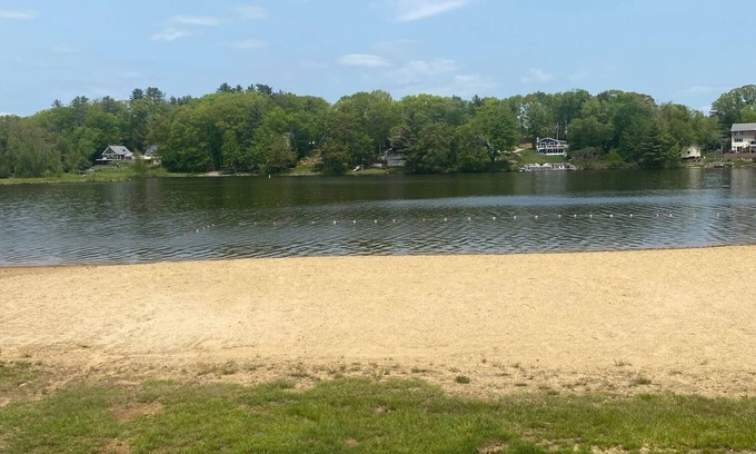 Barnstead Skihütte | Charming home in Locke Lake community with beach/pool/tennis/golf!